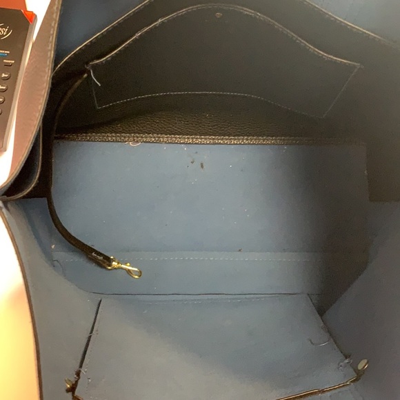 Travanti large black Tote bag 3 interior pockets. - Picture 7 of 8